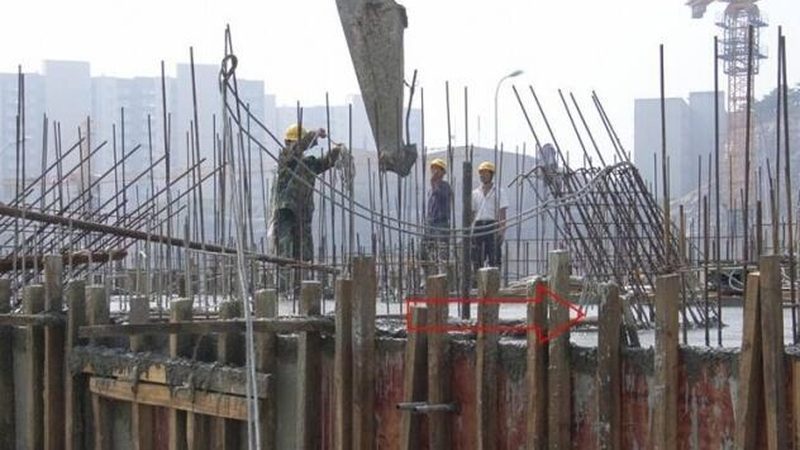 模板支撑立杆间距的标准主要依据以下几方面：